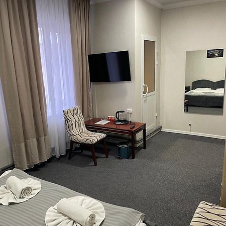 Medelean Hotel Comrat Esterno foto