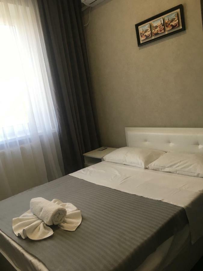 Medelean Hotel Comrat Esterno foto
