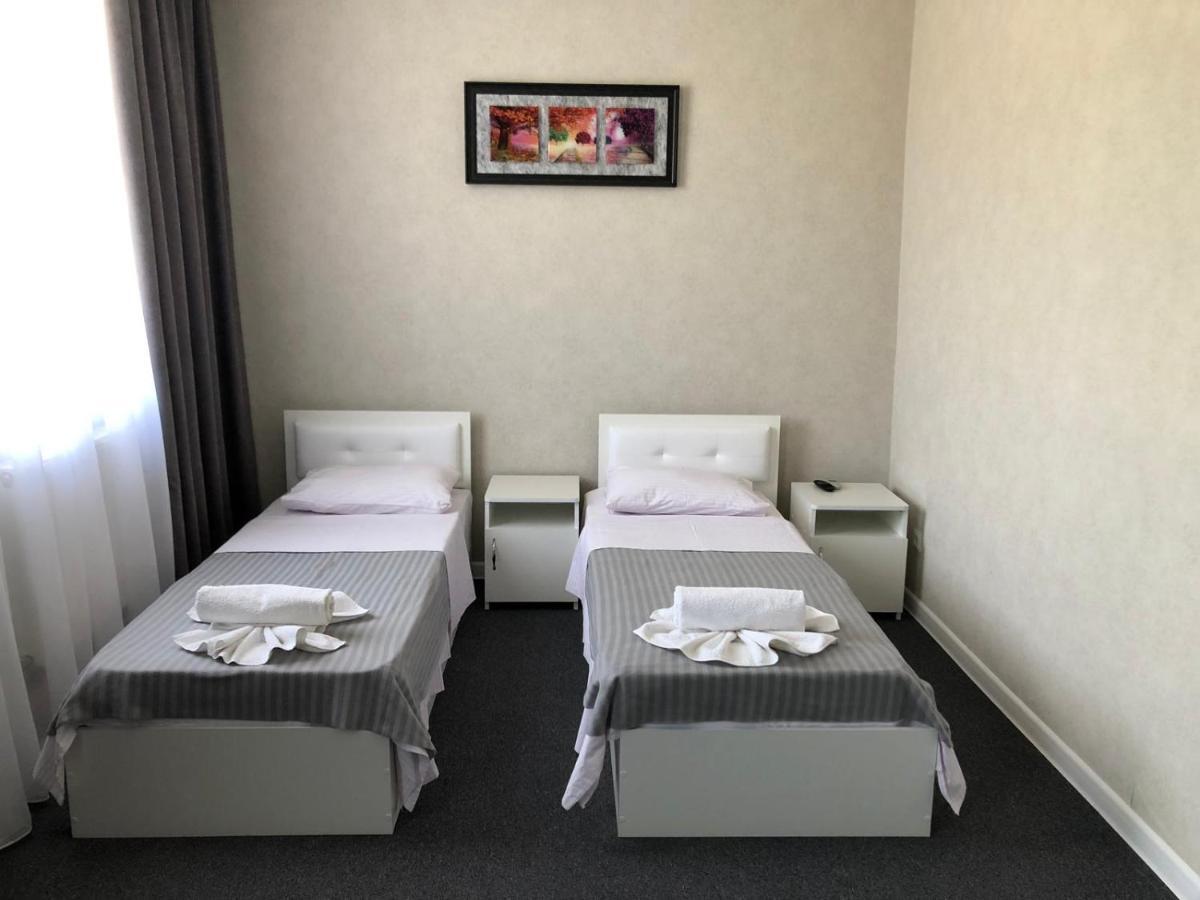 Medelean Hotel Comrat Esterno foto