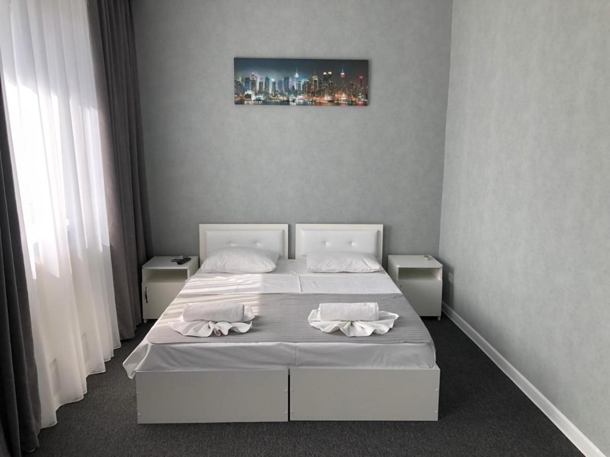 Medelean Hotel Comrat Esterno foto