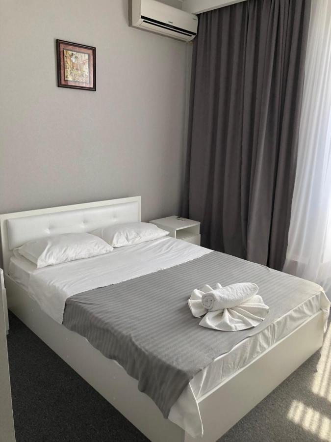 Medelean Hotel Comrat Esterno foto