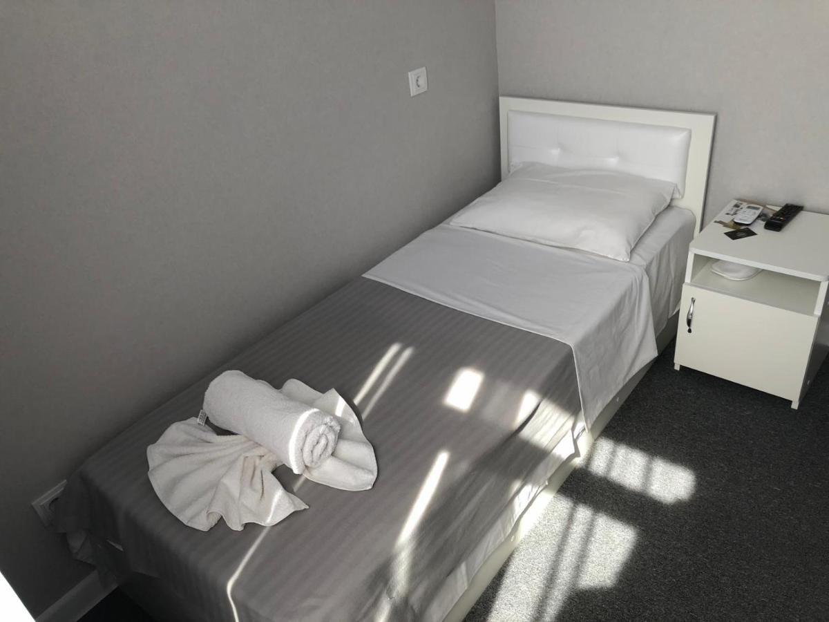 Medelean Hotel Comrat Esterno foto