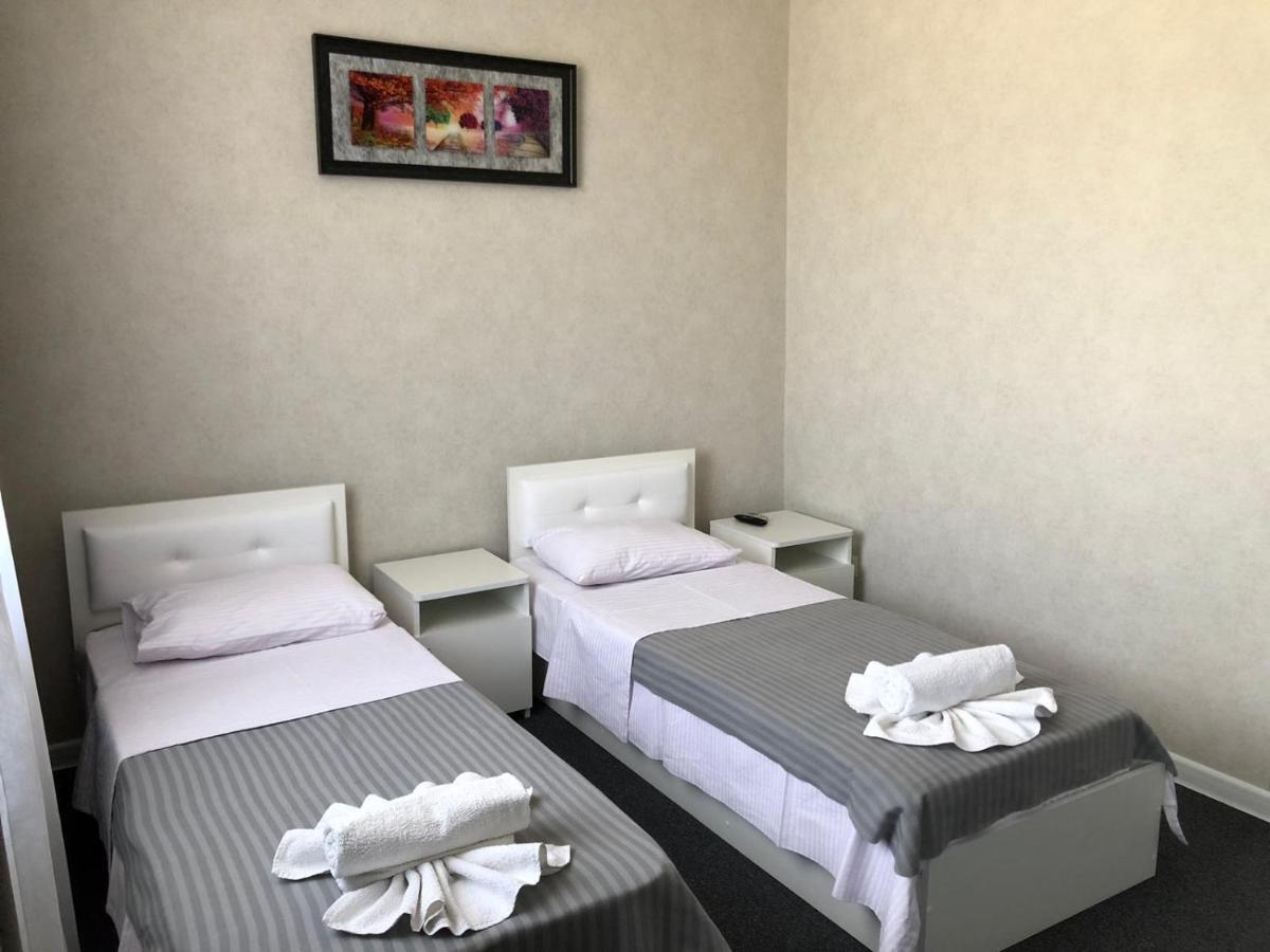 Medelean Hotel Comrat Esterno foto